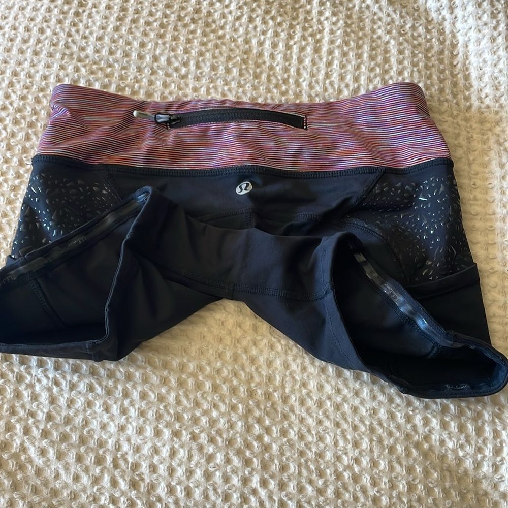 Lululemon Run Shorty Short Black Wee Are From Space Black spandex small low rise - Picture 7 of 7